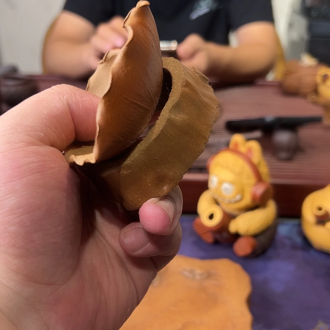 茶壶紫砂茶漏了一个人在外面