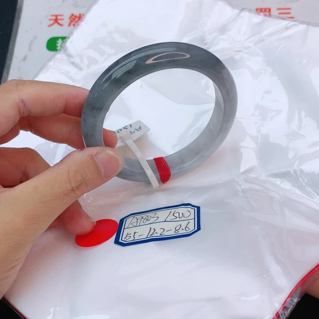 翡翠手镯未镶嵌翡翠