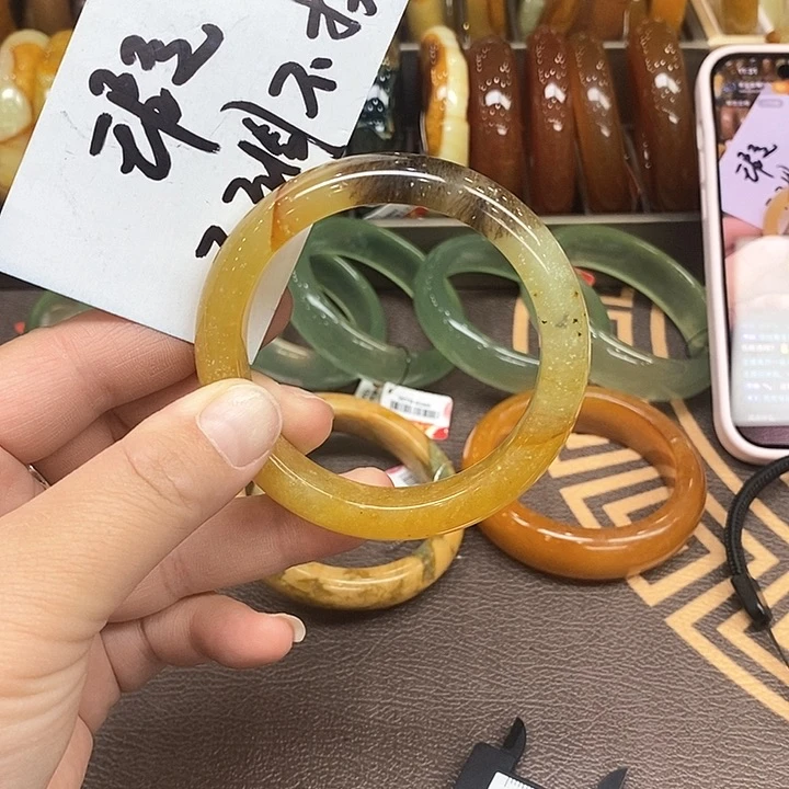 未镶嵌透闪石-蛇纹石玉手镯