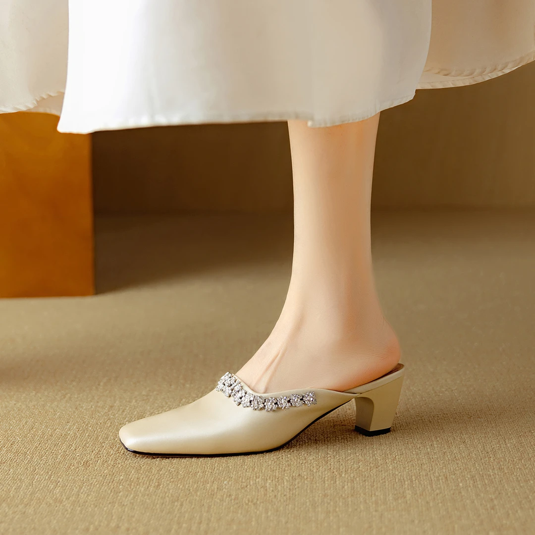 5.5cm春夏时尚水钻包头拖鞋粗跟百搭真皮外穿穆勒鞋高跟凉鞋杏色