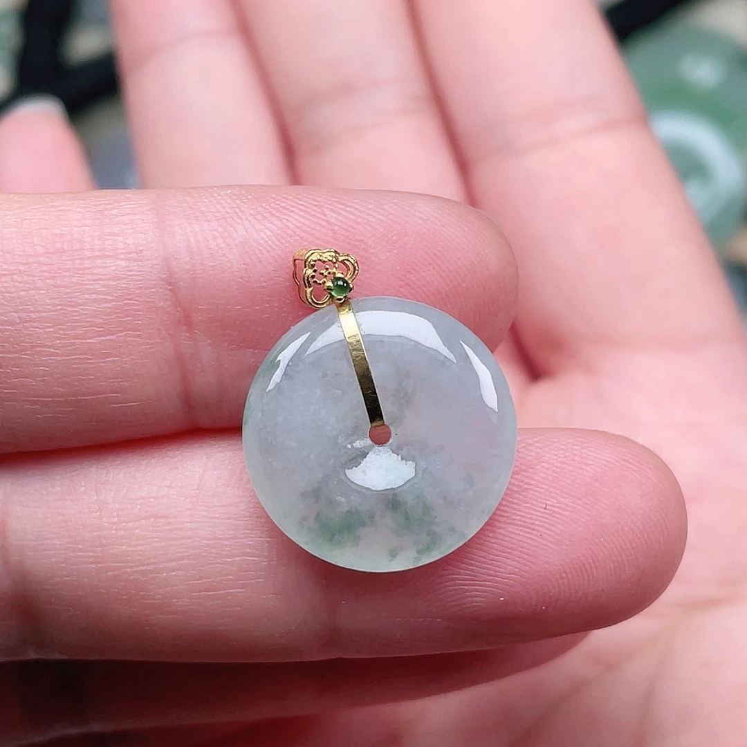 翡翠未镶嵌颈饰平安扣