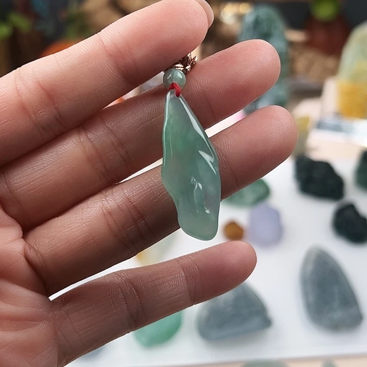 翡翠未镶嵌颈饰悟道