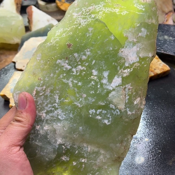 未镶嵌蛇纹石玉珠宝奇石