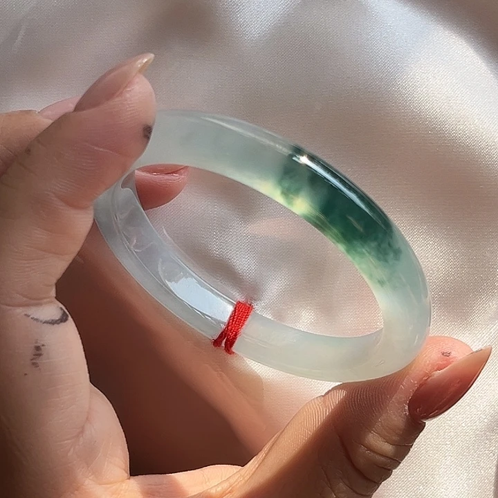 翡翠未镶嵌手镯52贵妃