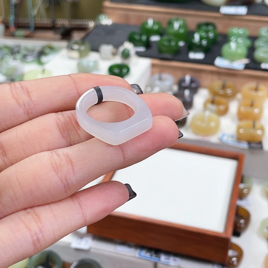 翩***翩和田玉未镶嵌戒指11号17.6