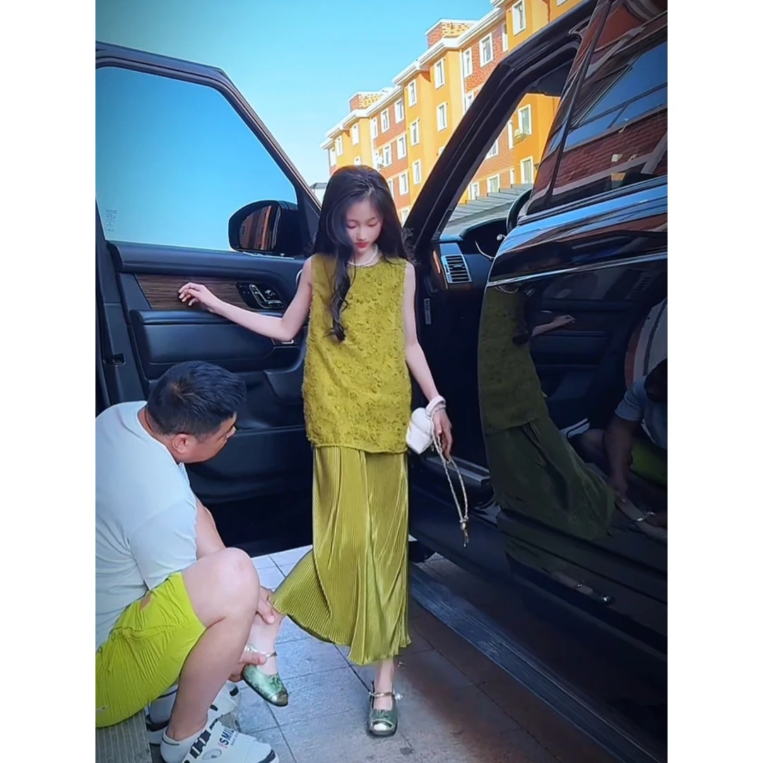 绿色假两件无袖连衣裙女2025夏季流行高级感复古气质显瘦背心长裙