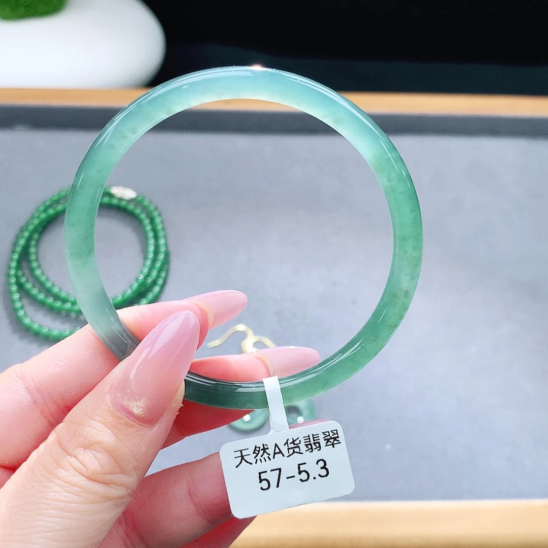 未镶嵌手镯（圆镯）翡翠