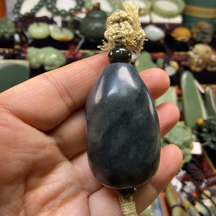 未镶嵌岫岩老玉（透闪石质玉）把件