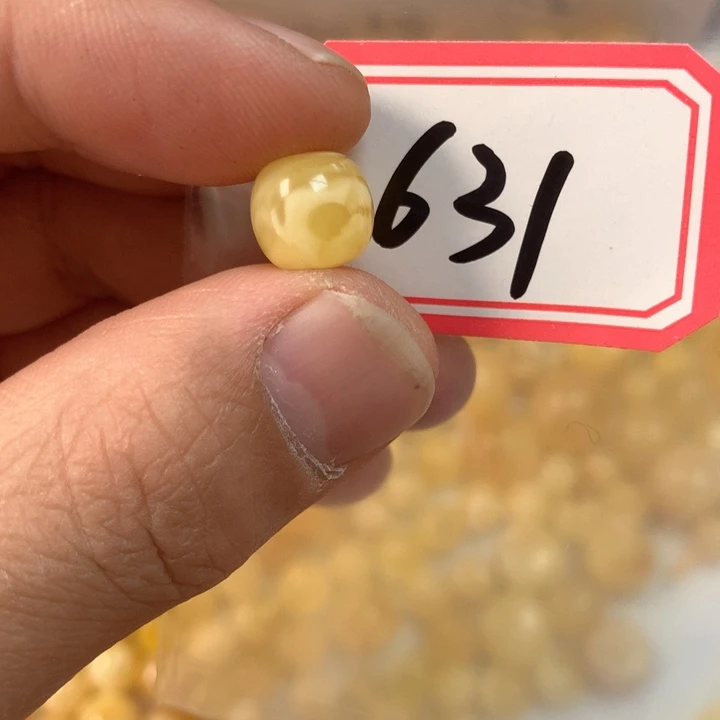 琥珀未镶嵌珠宝奇石瑕疵10