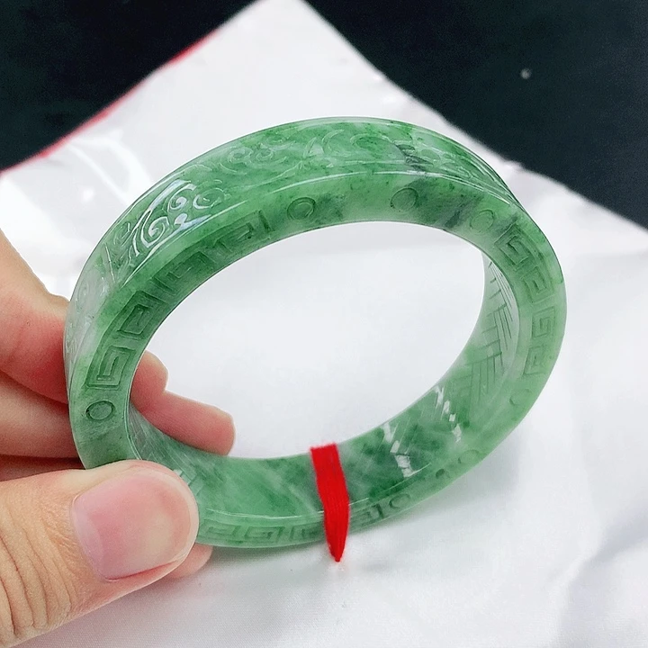 翡翠手镯未镶嵌圈60.8。2029