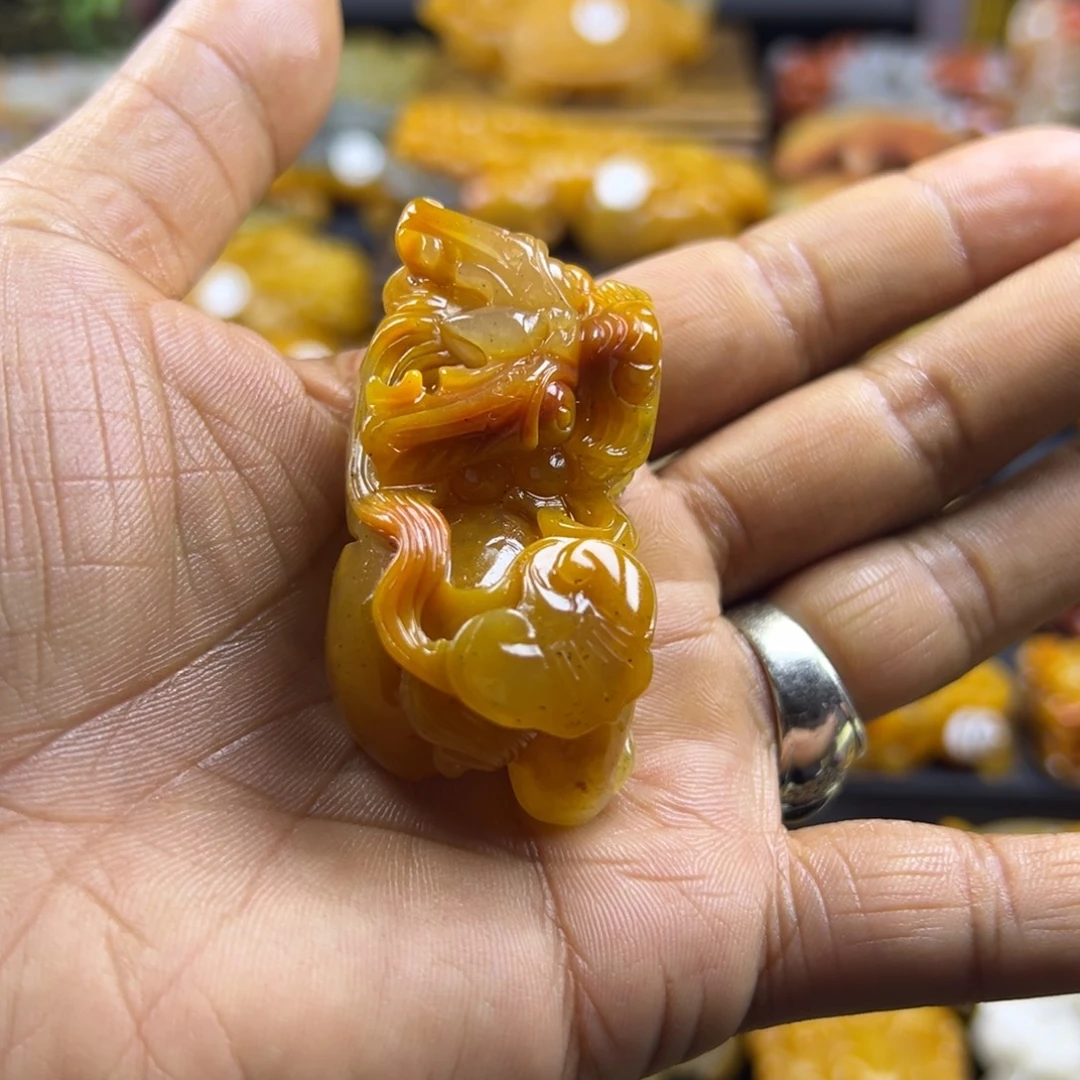 石英质玉（黄龙玉）未镶嵌颈饰