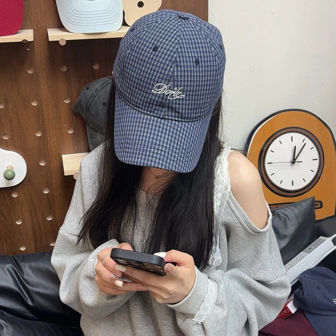 根据主播展示编码去拍春款棒球帽