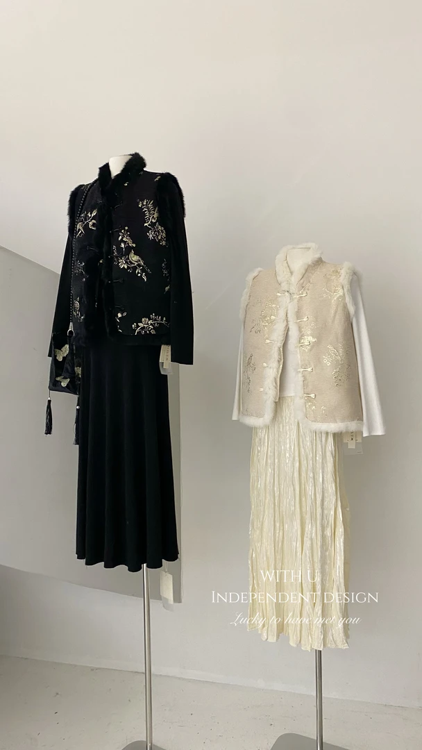 With U（9wt8967#）新中式刺绣毛毛领马甲 9-1216