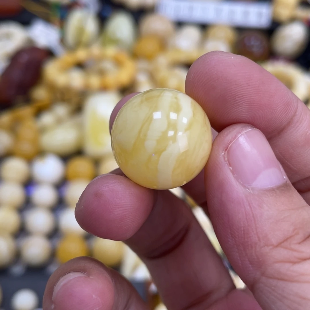 云***所未镶嵌琥珀裸石19.2mm
