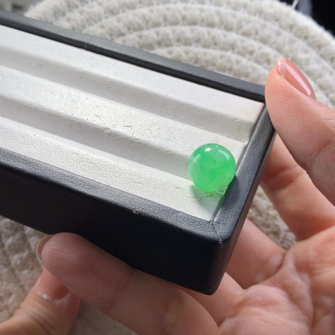 翡翠未镶嵌手串卡12艳阳绿