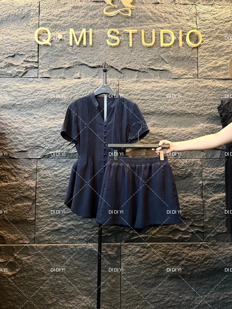 2025原创大码高定设计师时尚减龄风V领收腰两件套250110