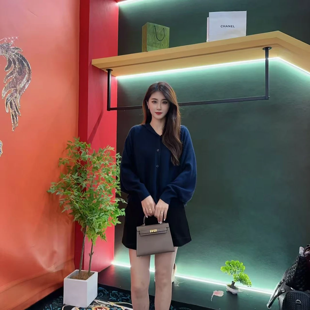 9903多金大码气质减龄时尚新款藏蓝色秋冬装上衣女装设计感女装