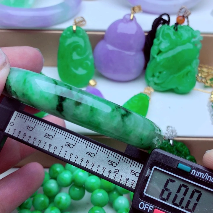 翡翠未镶嵌手镯．．．．