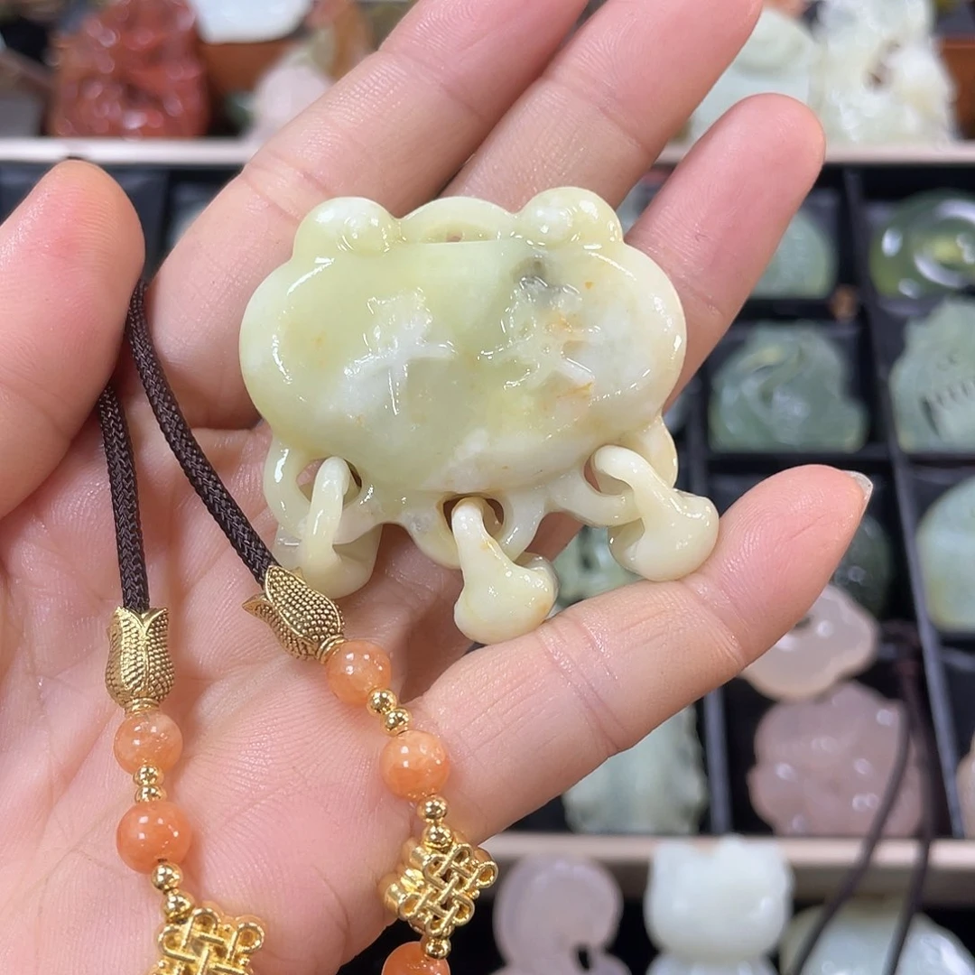 蛇纹石玉颈饰未镶嵌