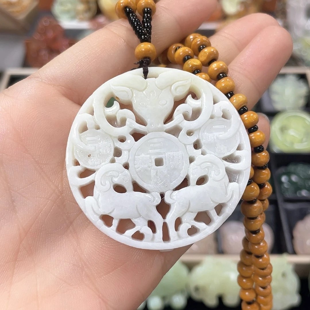 蛇纹石玉颈饰未镶嵌