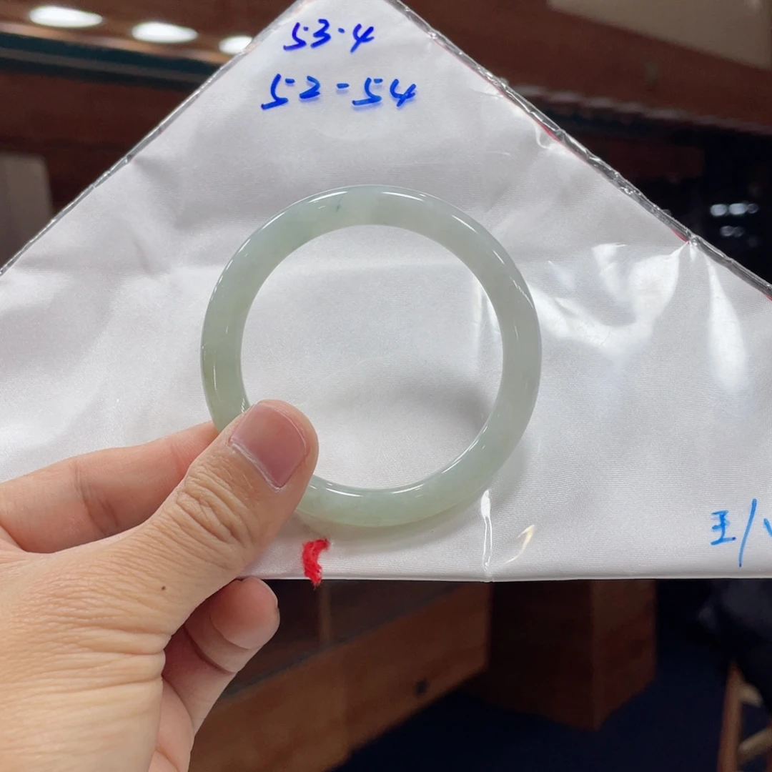 翡翠手镯未镶嵌小*承买断