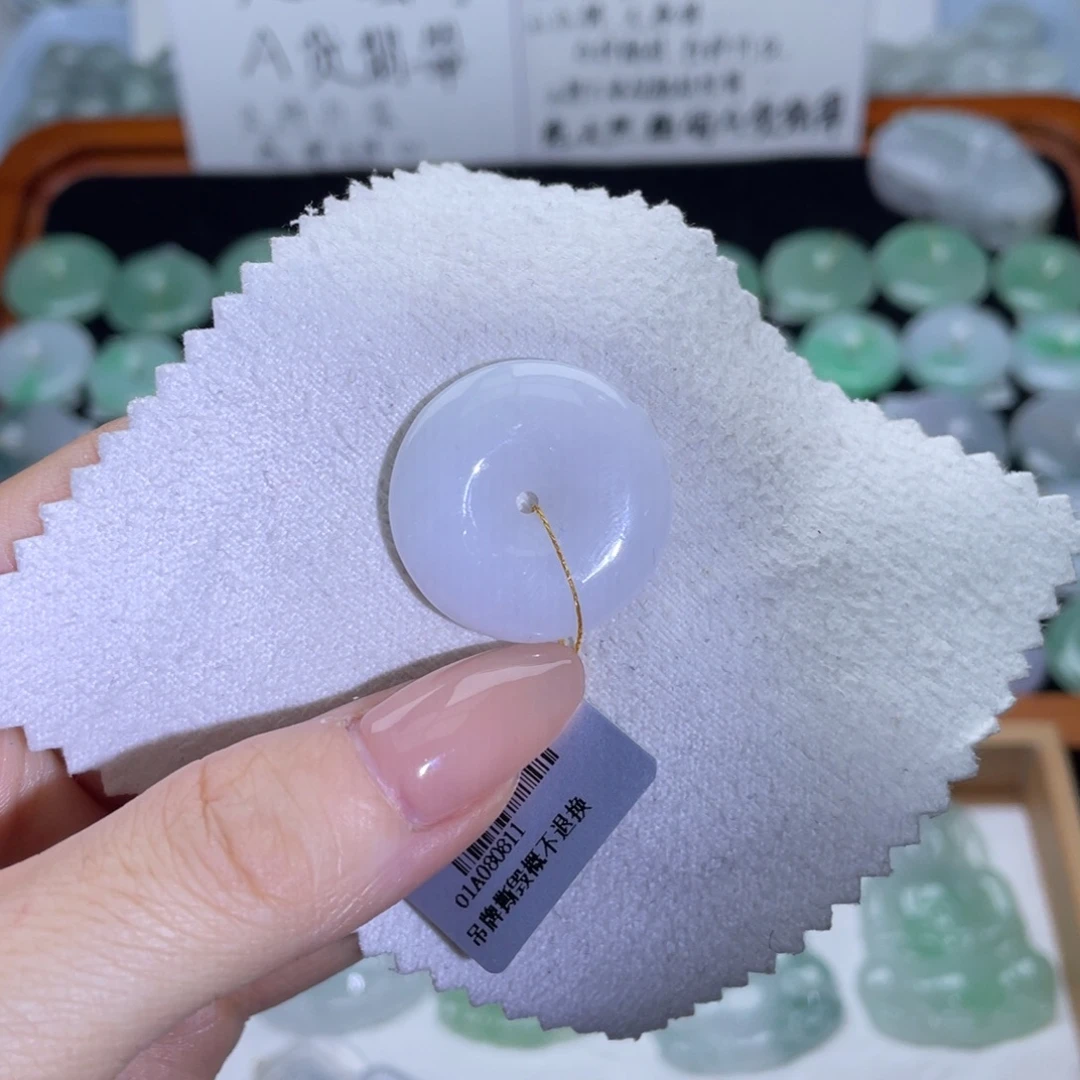 翡翠未镶嵌颈饰平安扣