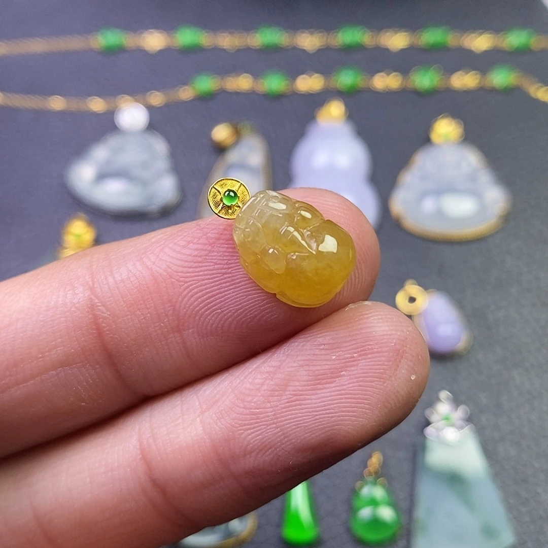 颈饰18K金镶嵌翡翠