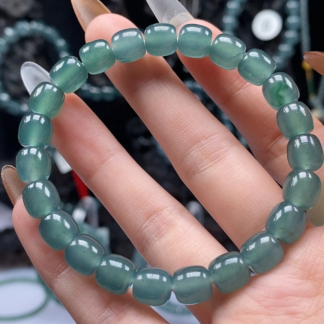 未镶嵌手链翡翠7.7mm直切手串（微暇）