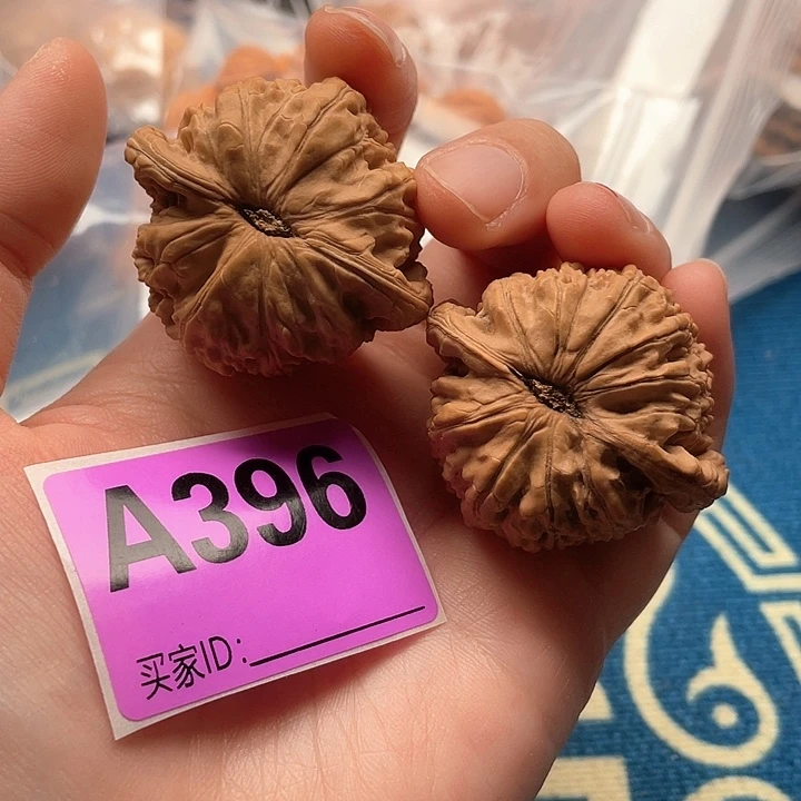 文玩核桃把件白狮