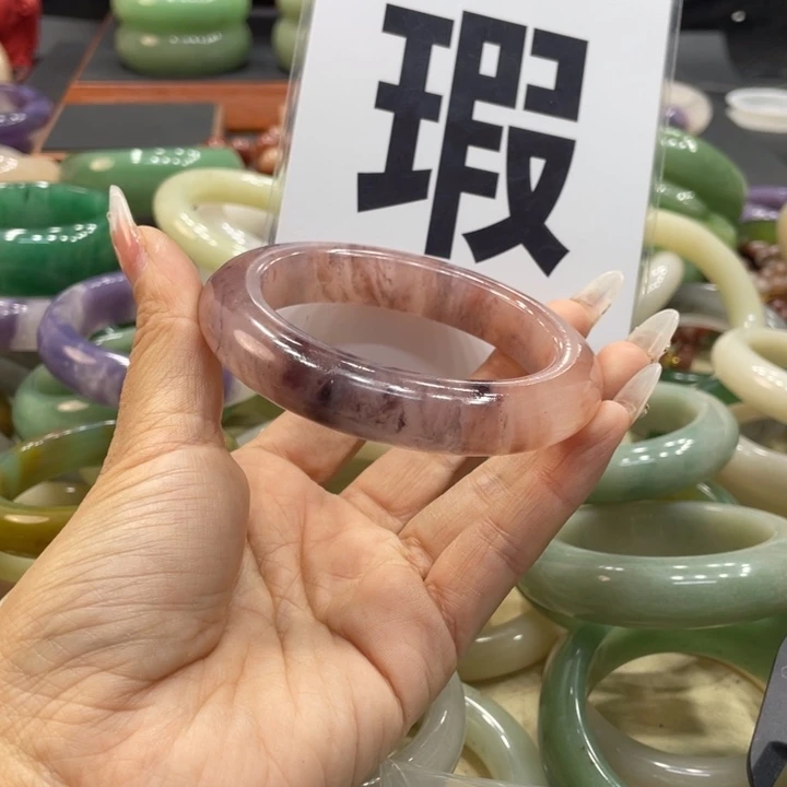 王***子石英质玉未镶嵌珠宝奇石