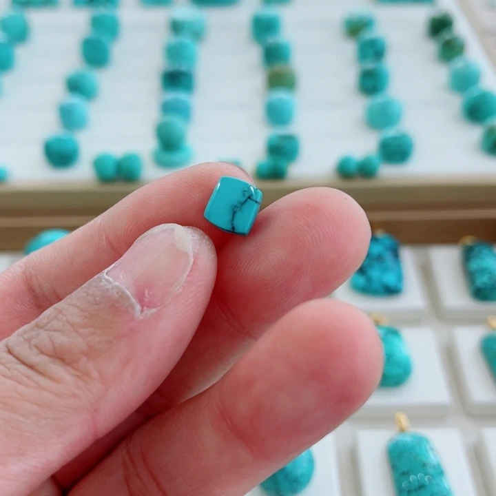 未镶嵌绿松石珠宝奇石