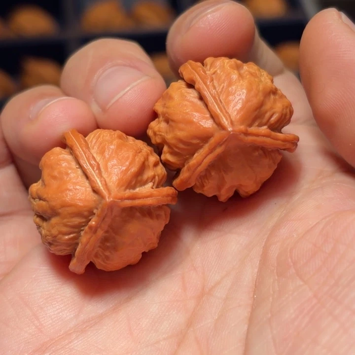 文玩核桃吊坠三棱7212