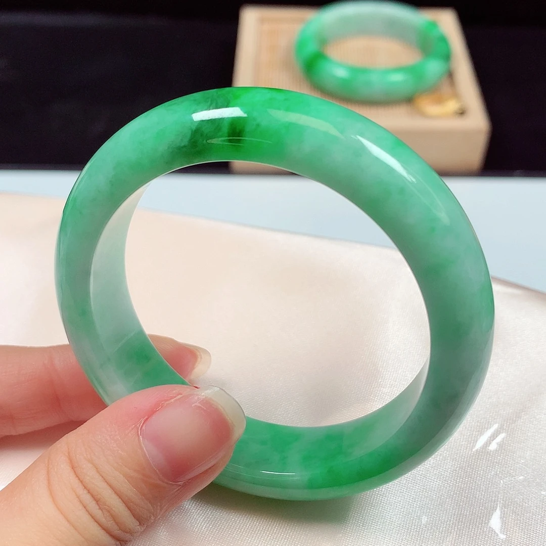 翡翠未镶嵌手镯1952