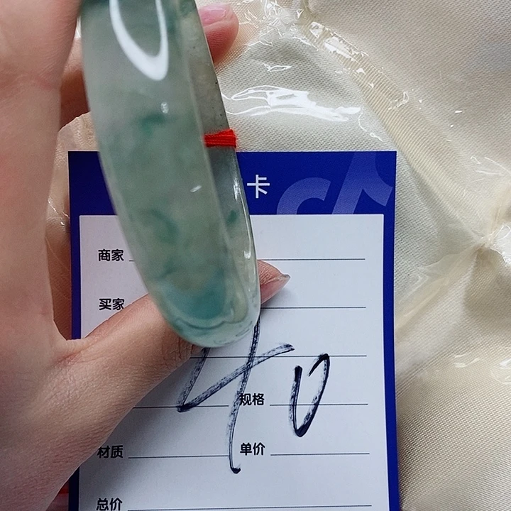 翡翠手镯未镶嵌翡翠