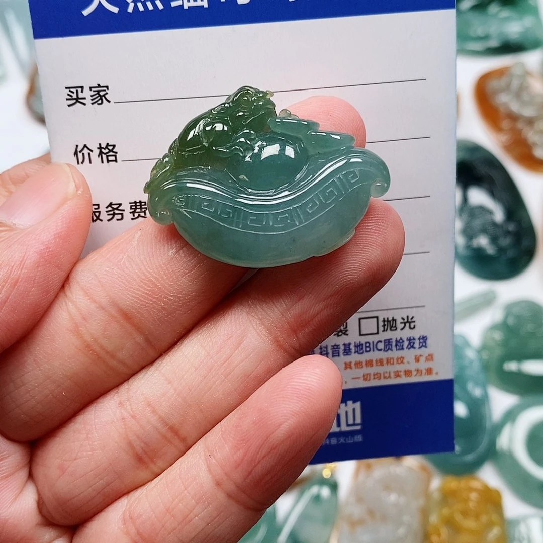 翡翠未镶嵌颈饰聚宝盆