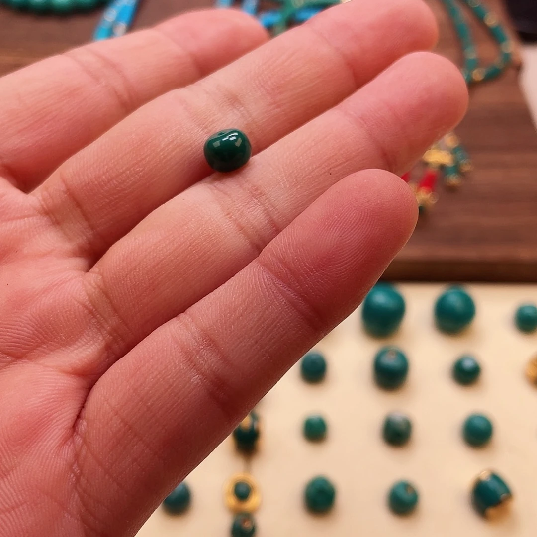 绿松石颈饰未镶嵌