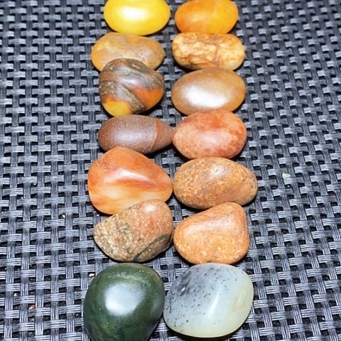 新疆和田原石石头