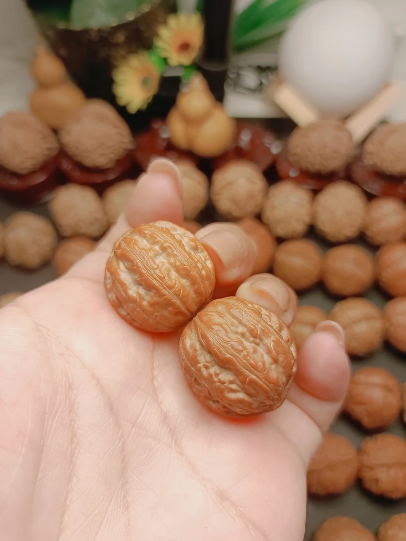 转运珠～粗筋八楞闷尖梅花桩红皮米字底元气门野生文玩核桃文玩