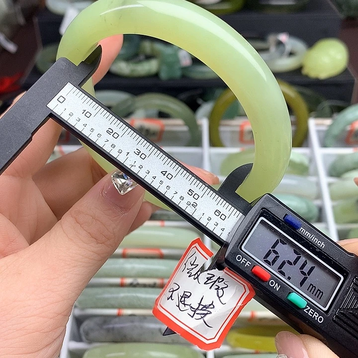 蛇纹石玉手镯未镶嵌965