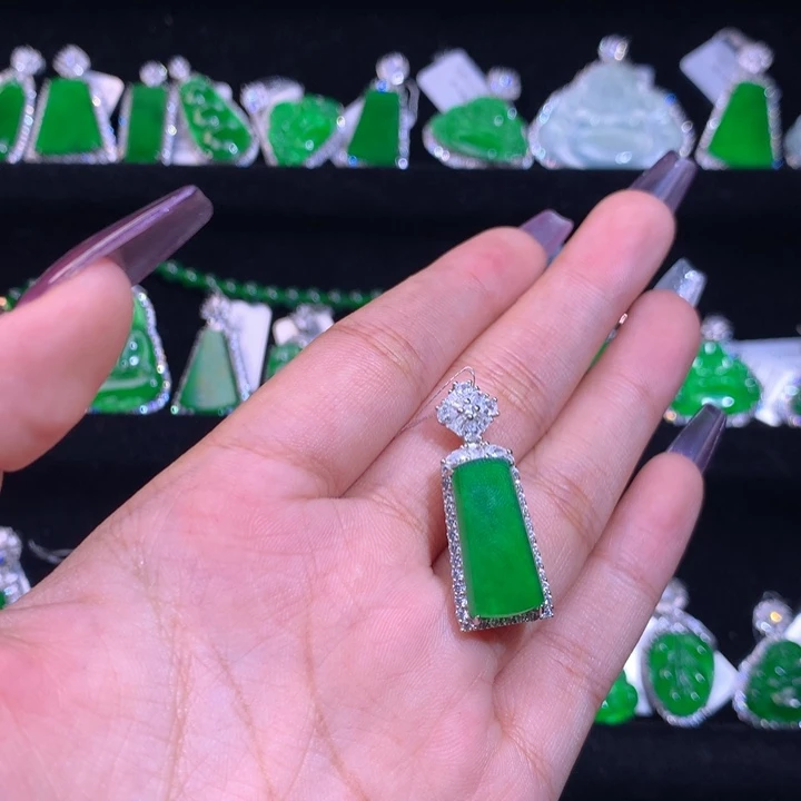 【闪购商品】颈饰银S925镶嵌翡翠天然翡翠