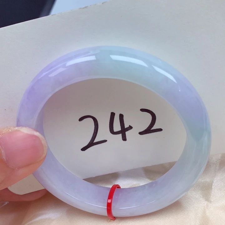 翡翠手镯未镶嵌翡翠