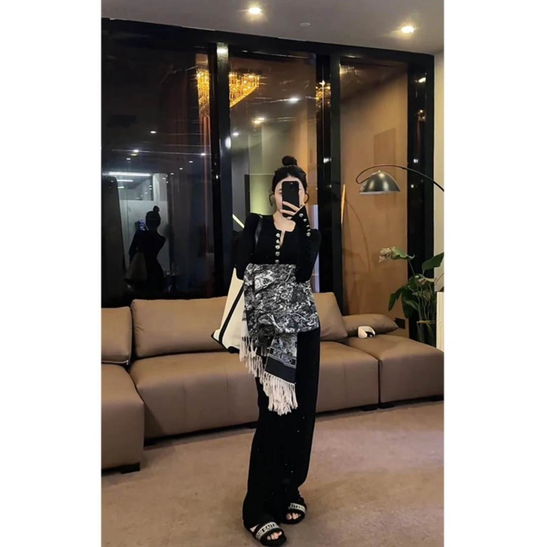 OS&one复古v领璀璨星空连衣裙秋冬新款气质收腰显瘦包臀裙长裙子