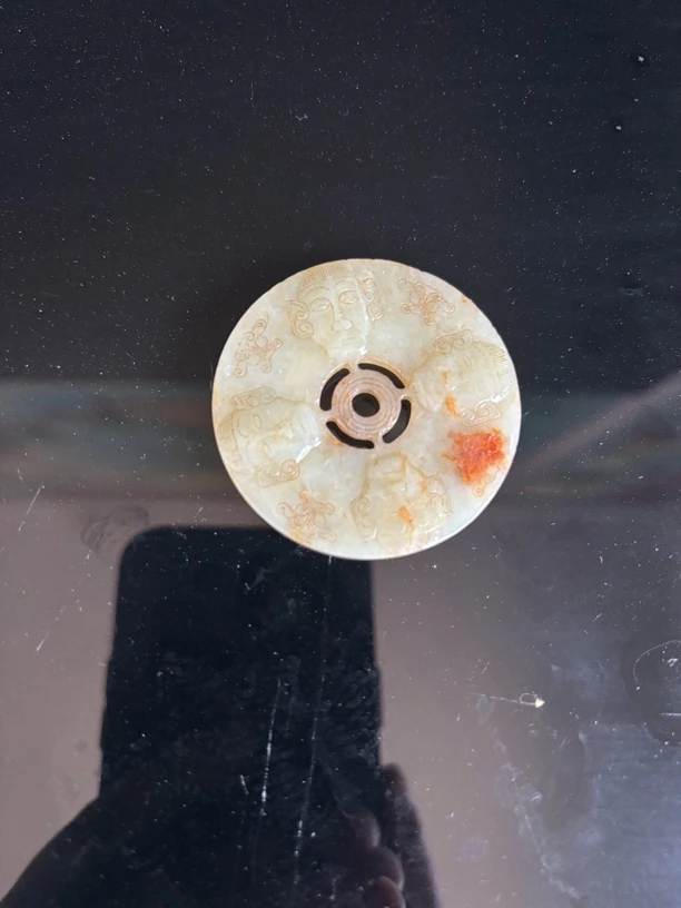 黄料带糖人面圆佩