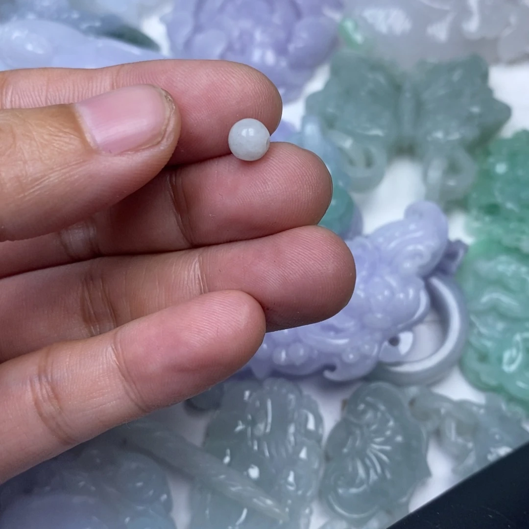 翡翠未镶嵌颈饰豆***辛翡翠