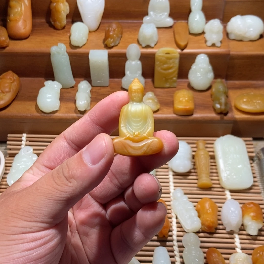 胃***家和田玉未镶嵌颈饰