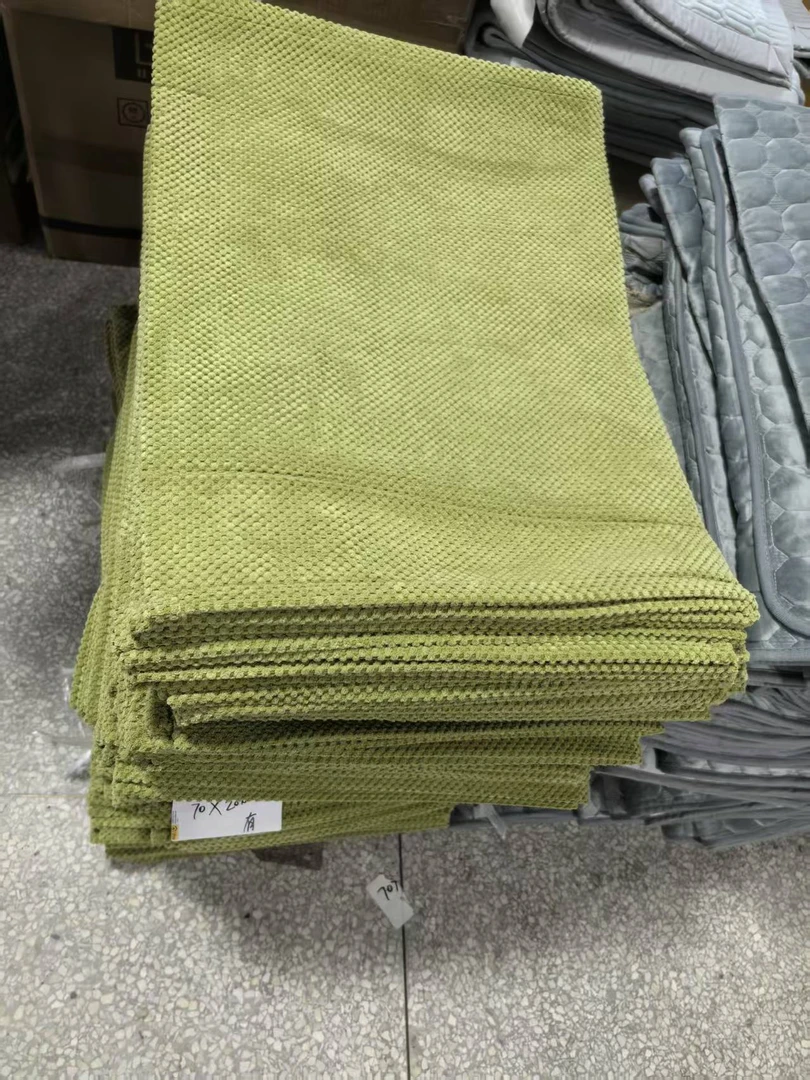 《厚广家》3楼70×200绿色法兰绒防滑透气沙发垫 发1个