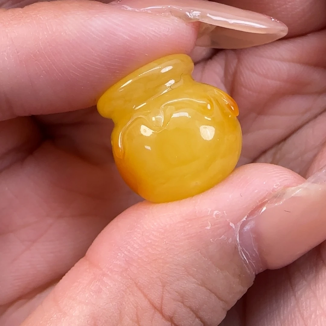 琥珀裸石未镶嵌好***?