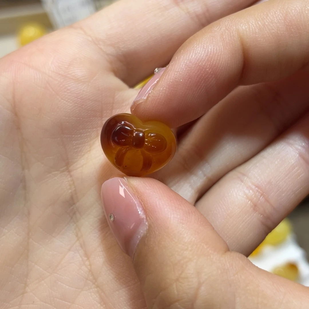 琥珀未镶嵌裸石爱心