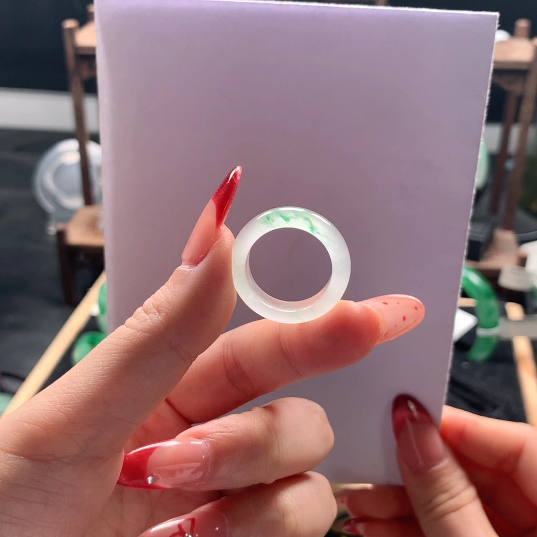 石英质玉戒指未镶嵌距*