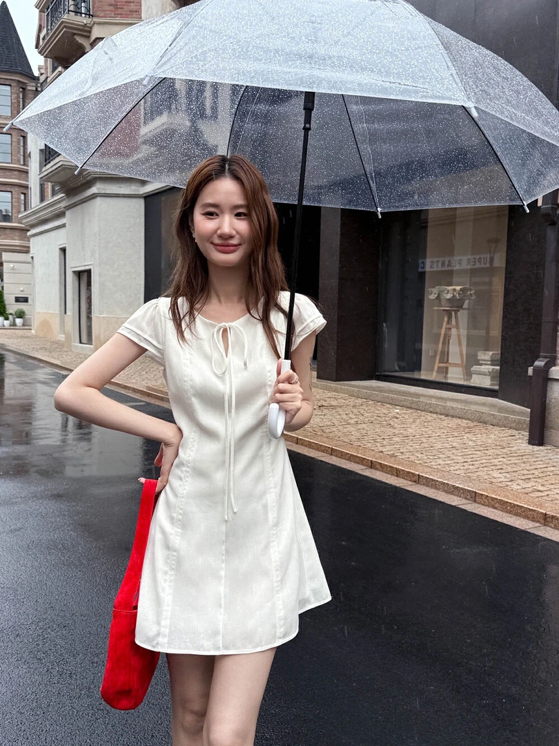 法式高级感白色系带短袖连衣裙女夏季纯欲风圆领裙子收腰A字短裙